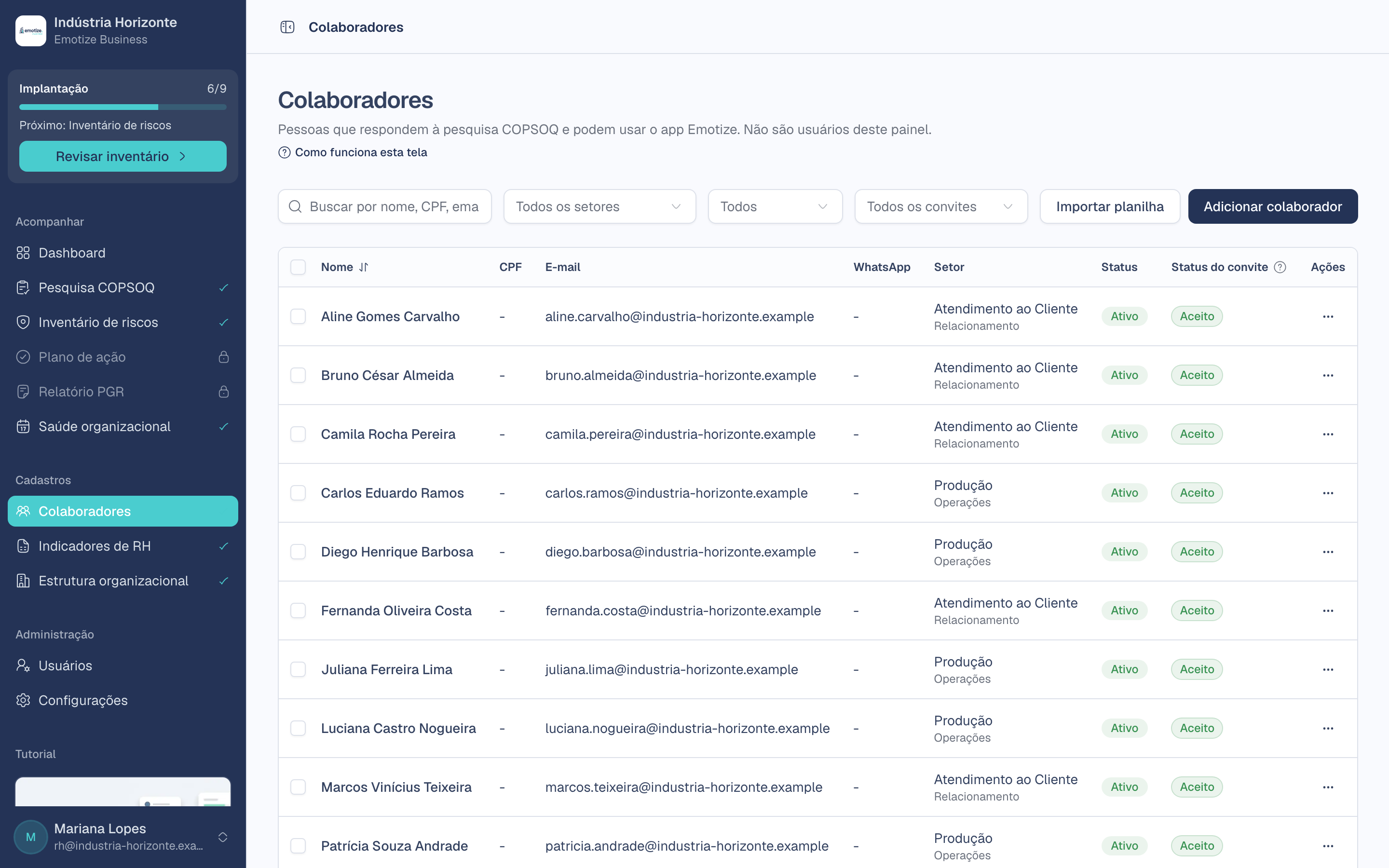 Lista de colaboradores com a coluna Status do convite